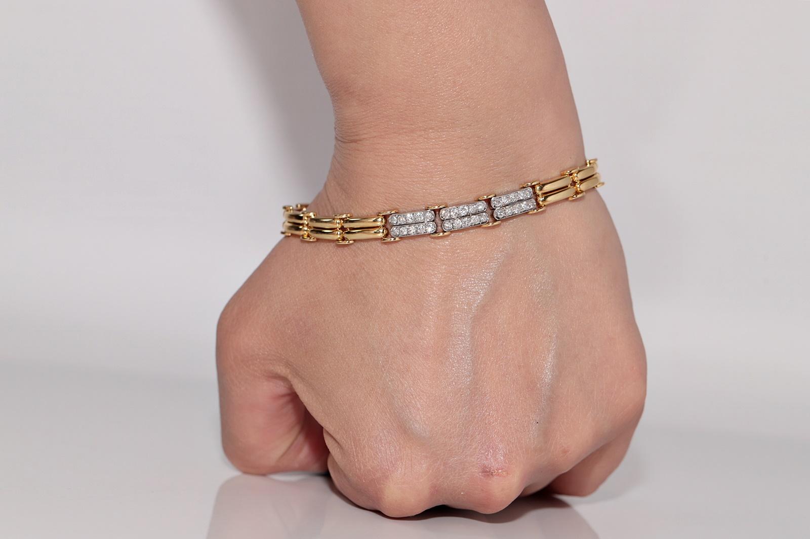 Vintage Circa 1980er Jahre 18k Gold Natürliches Diamant-Dekoriertes Vintage-Armband im Angebot 12