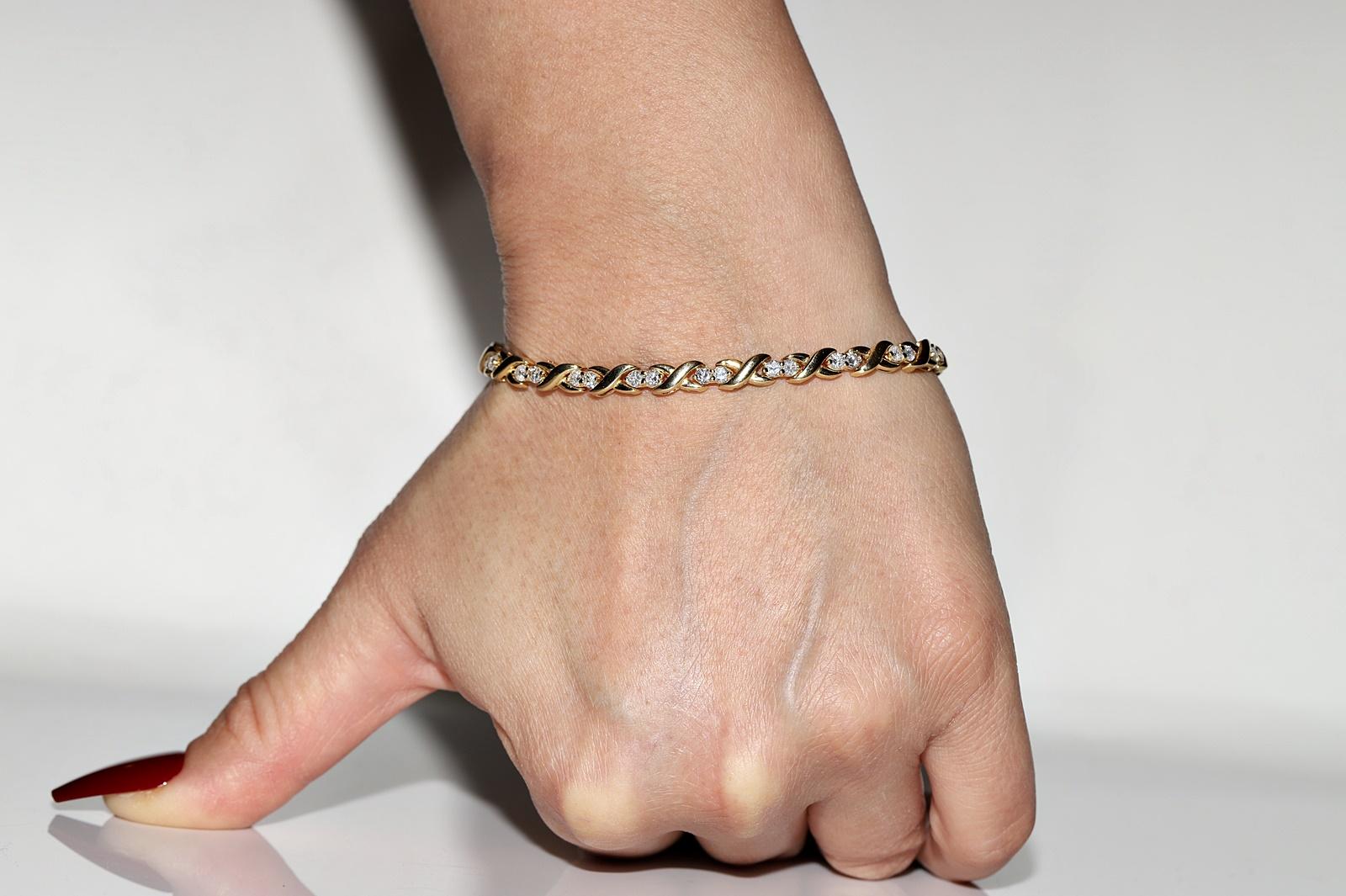 Vintage Circa 1980er Jahre 18k Gold Natürliches Diamant-Dekoriertes Vintage-Armband im Angebot 12