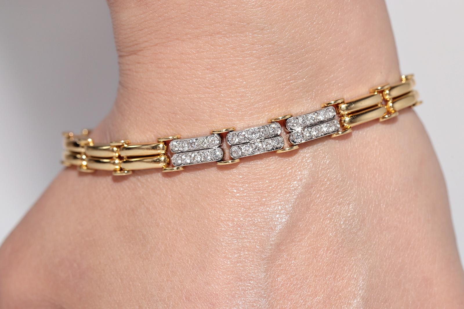 Vintage Circa 1980er Jahre 18k Gold Natürliches Diamant-Dekoriertes Vintage-Armband im Angebot 13