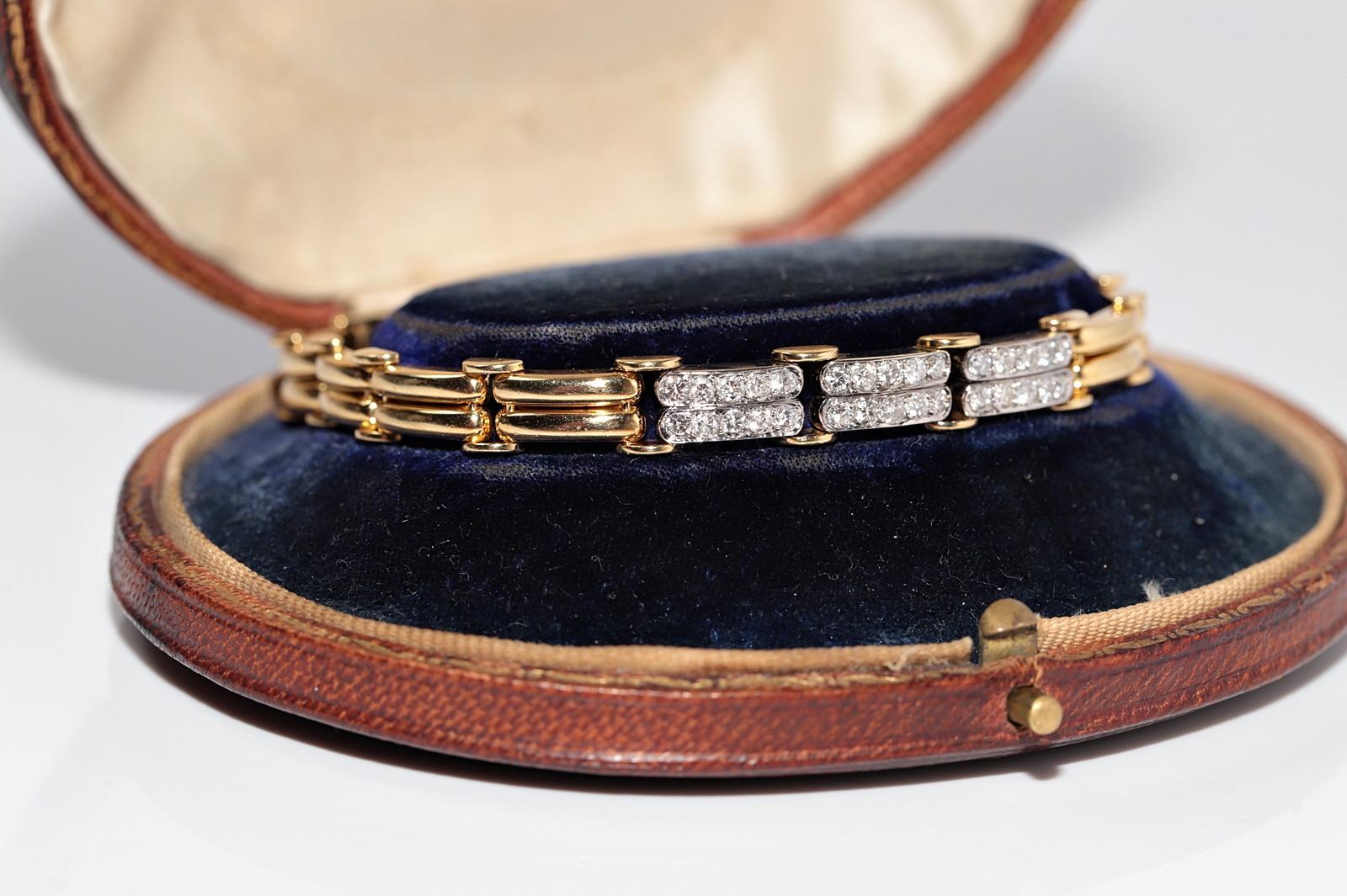 Vintage Circa 1980er Jahre 18k Gold Natürliches Diamant-Dekoriertes Vintage-Armband (Brillantschliff) im Angebot