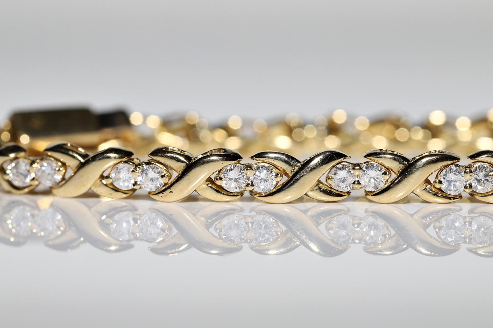 Vintage Circa 1980er Jahre 18k Gold Natürliches Diamant-Dekoriertes Vintage-Armband  Damen im Angebot
