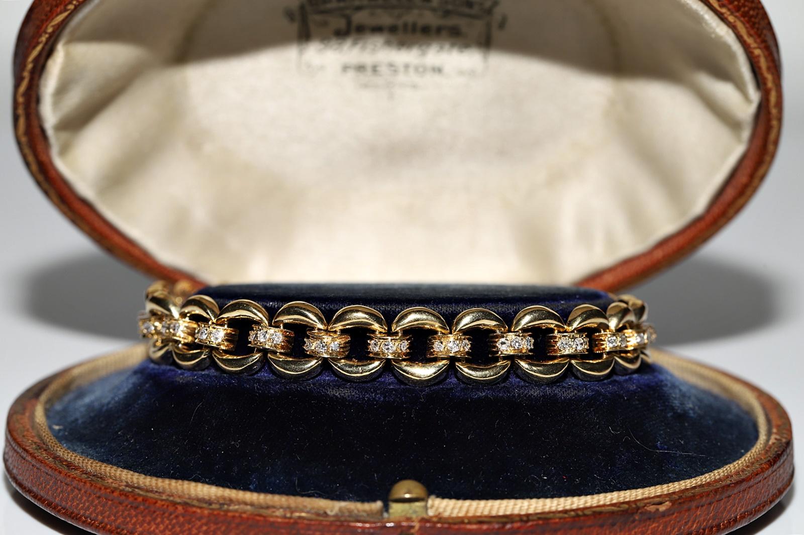 Women's Vintage Circa 1980s 18k Gold Natural Diamond Decorated Bracelet For Sale