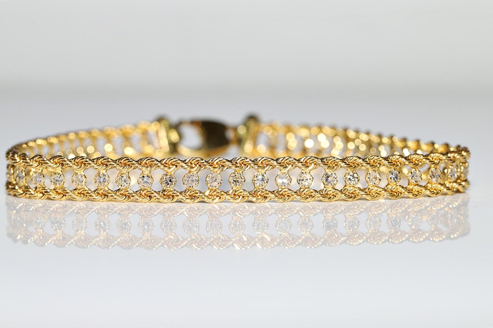 Vintage Circa 1980s 18k Gold Natural Diamond Decorated Bracelet  For Sale 1