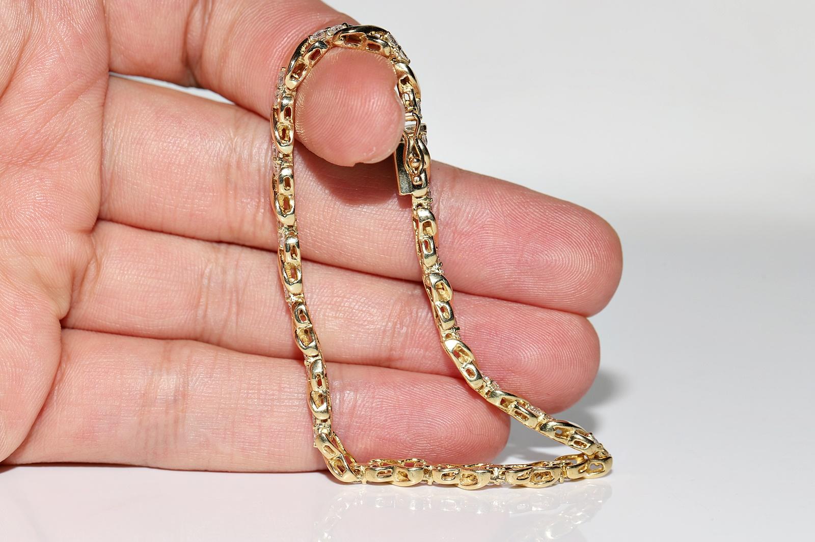 Vintage Circa 1980er Jahre 18k Gold Natürliches Diamant-Dekoriertes Vintage-Armband  im Angebot 2