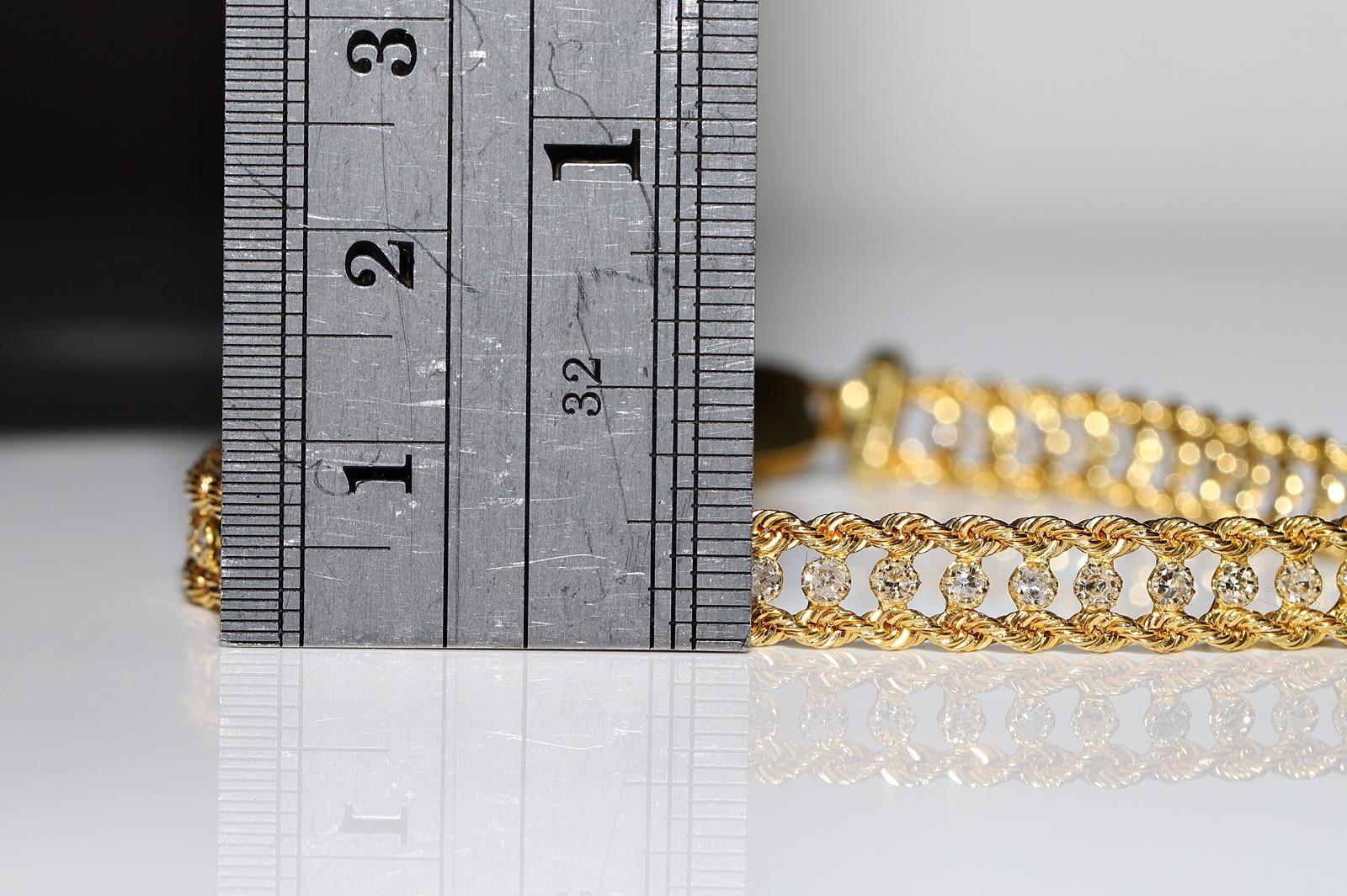 Vintage Circa 1980er Jahre 18k Gold Natürliches Diamant-Dekoriertes Vintage-Armband  im Angebot 2