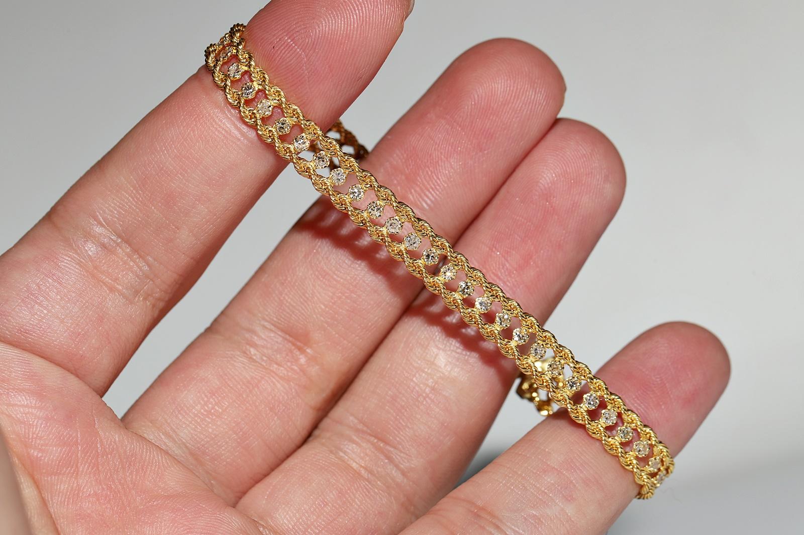 Vintage Circa 1980s 18k Gold Natural Diamond Decorated Bracelet  For Sale 3