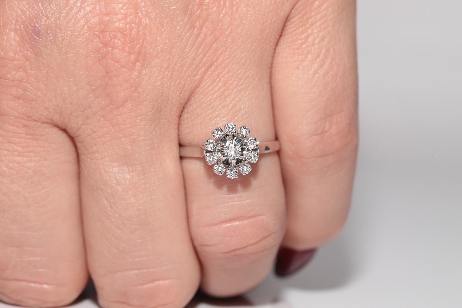 Vintage Circa 1980s 18k Gold Natural Diamond Decorated Cocktail Ring In Good Condition For Sale In Fatih/İstanbul, 34