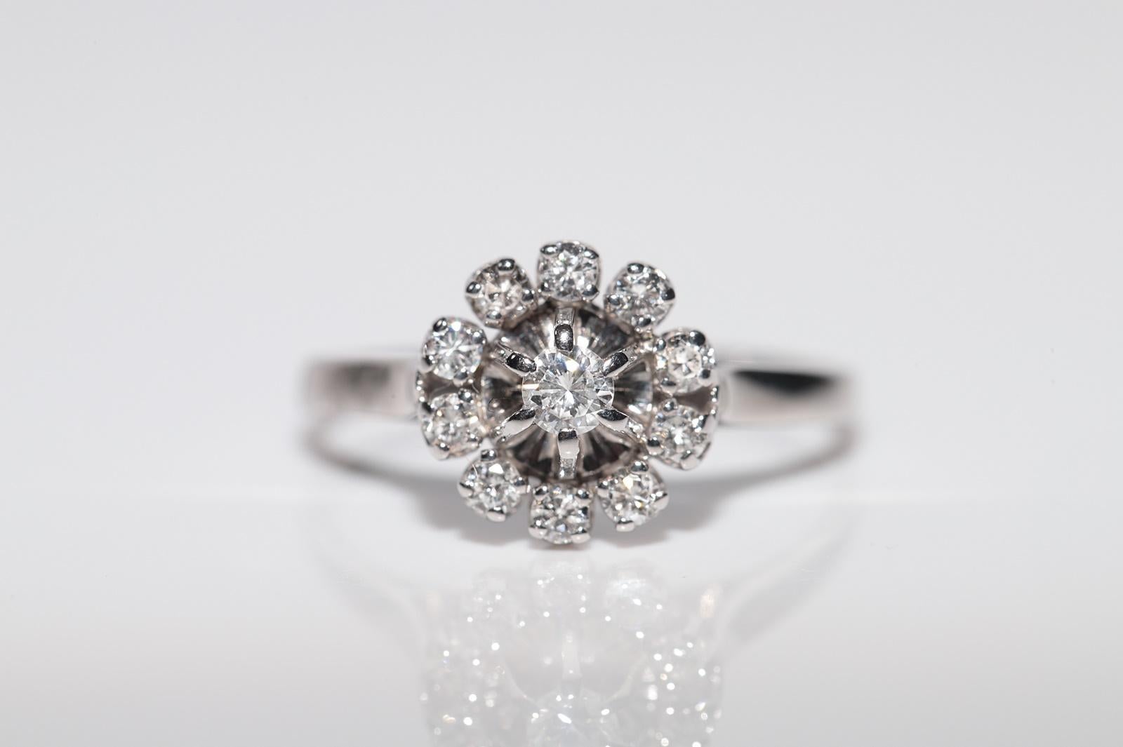 Vintage Circa 1980s 18k Gold Natural Diamond Decorated Cocktail Ring For Sale 2