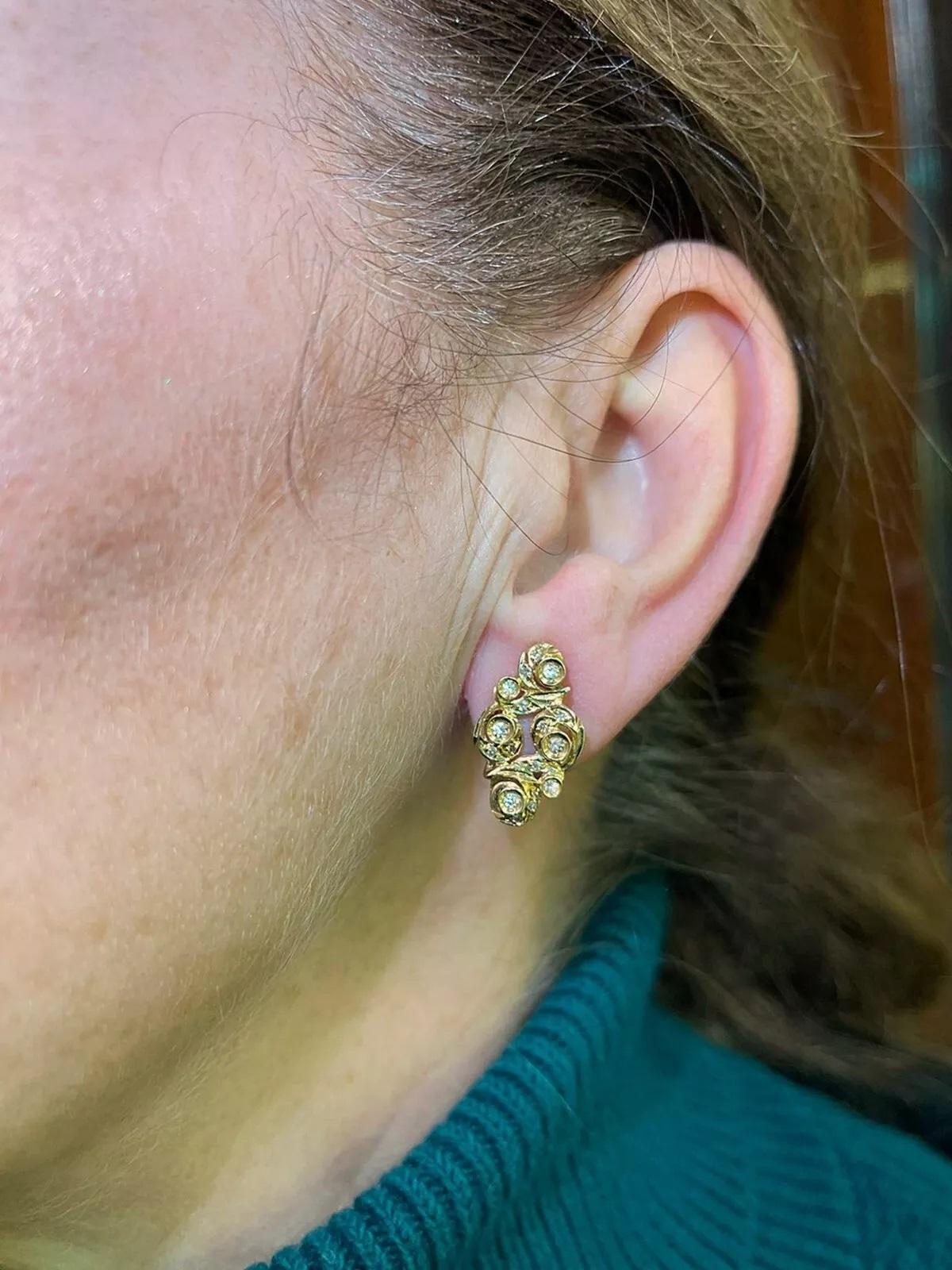 Vintage Circa 1980s 18k Gold Natural Diamond Decorated Drop Earring For Sale 4