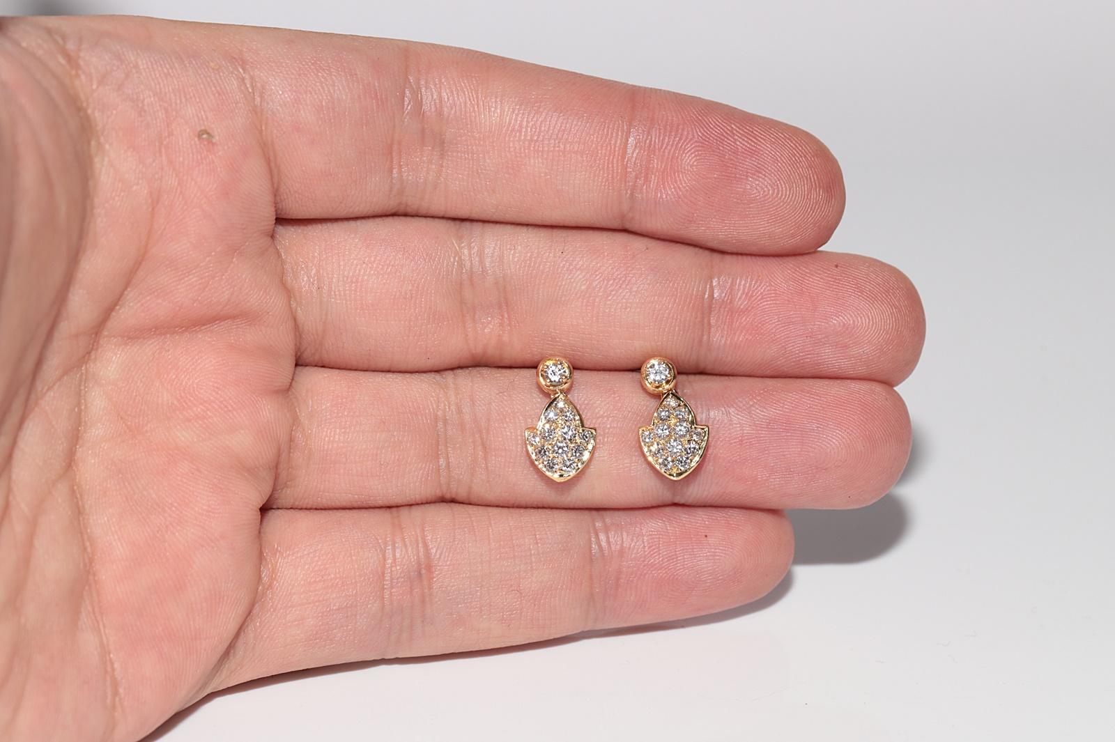 Vintage Circa 1980er Jahre 18k Gold Natürlicher Diamant Dekorierter Tropfenohrring im Angebot 7