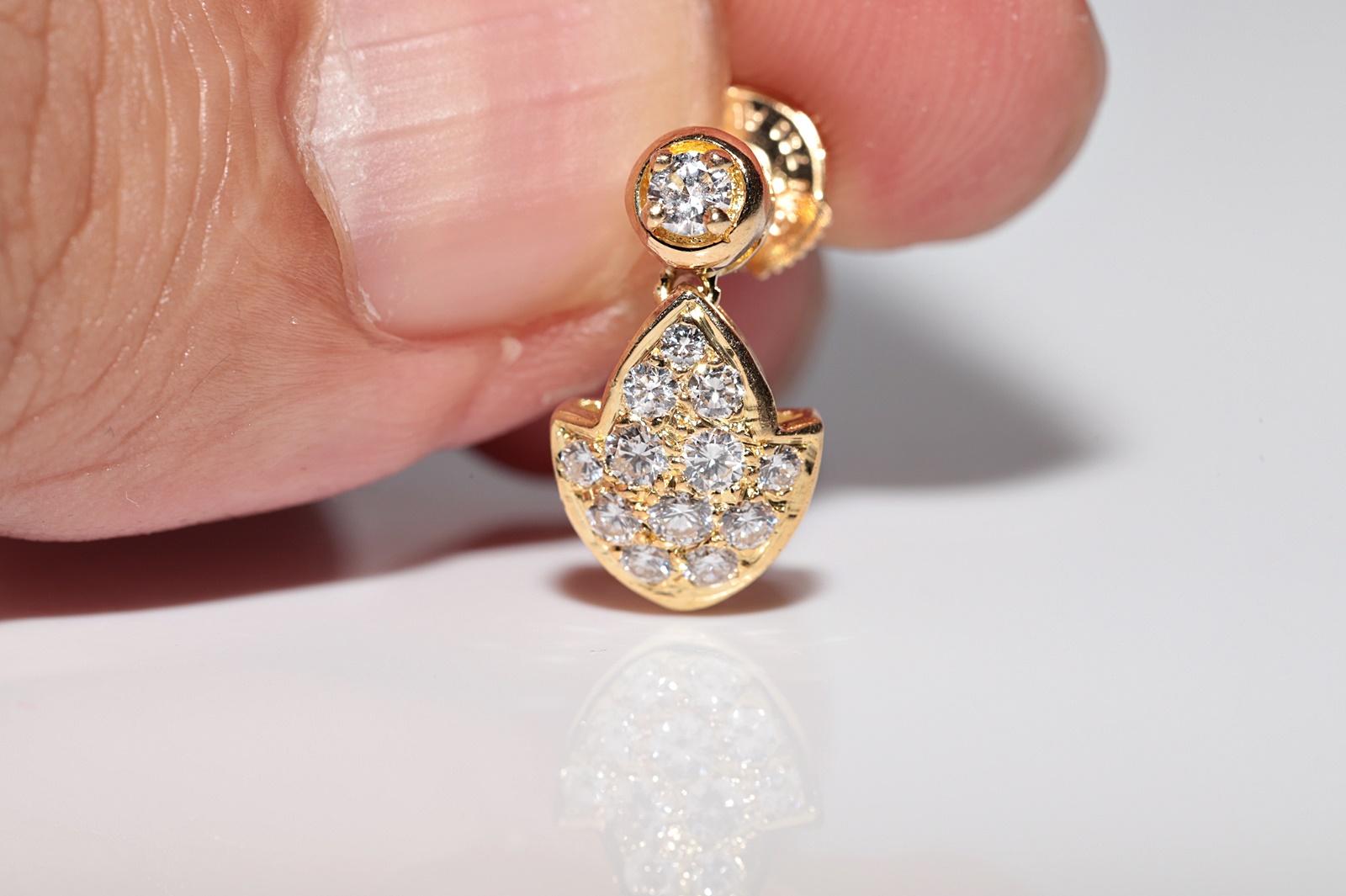 Vintage Circa 1980er Jahre 18k Gold Natürlicher Diamant Dekorierter Tropfenohrring Damen im Angebot