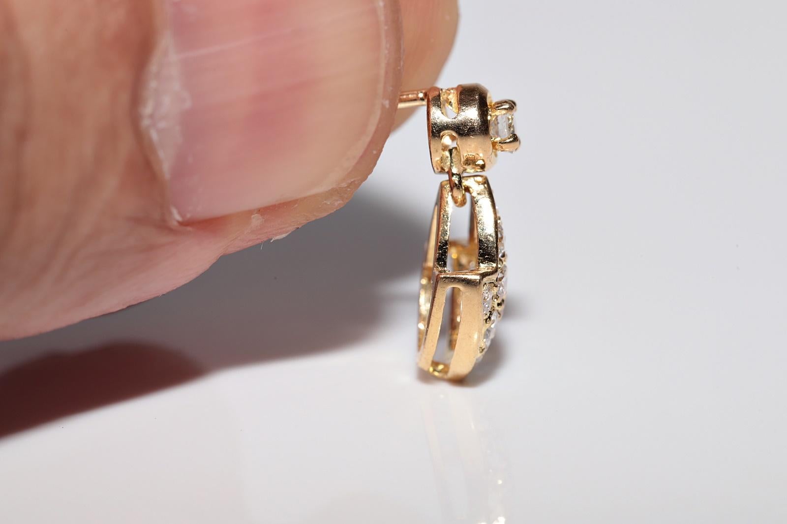 Vintage Circa 1980er Jahre 18k Gold Natürlicher Diamant Dekorierter Tropfenohrring im Angebot 1