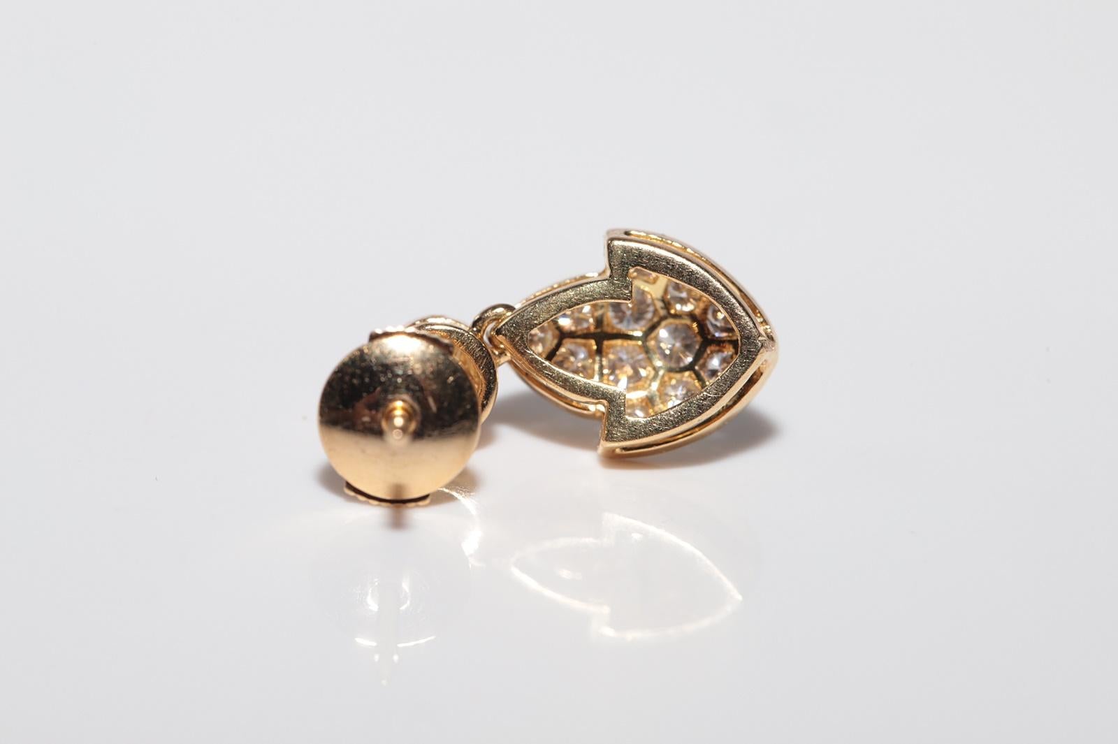 Vintage Circa 1980er Jahre 18k Gold Natürlicher Diamant Dekorierter Tropfenohrring im Angebot 3