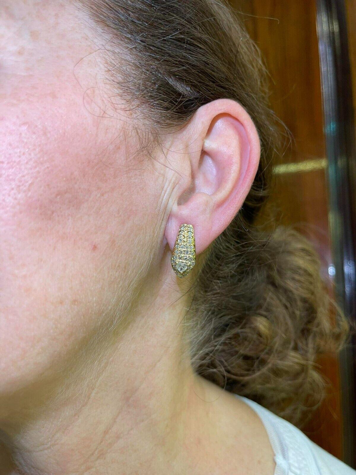 Vintage Circa 1980s 18k Gold Natural Diamond Decorated Earring For Sale 6