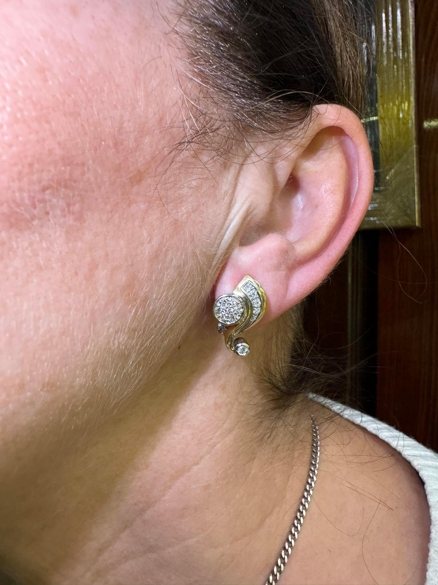 Vintage Circa 1980 Boucles d'oreilles en or 18k ornées de diamants naturels en vente 7