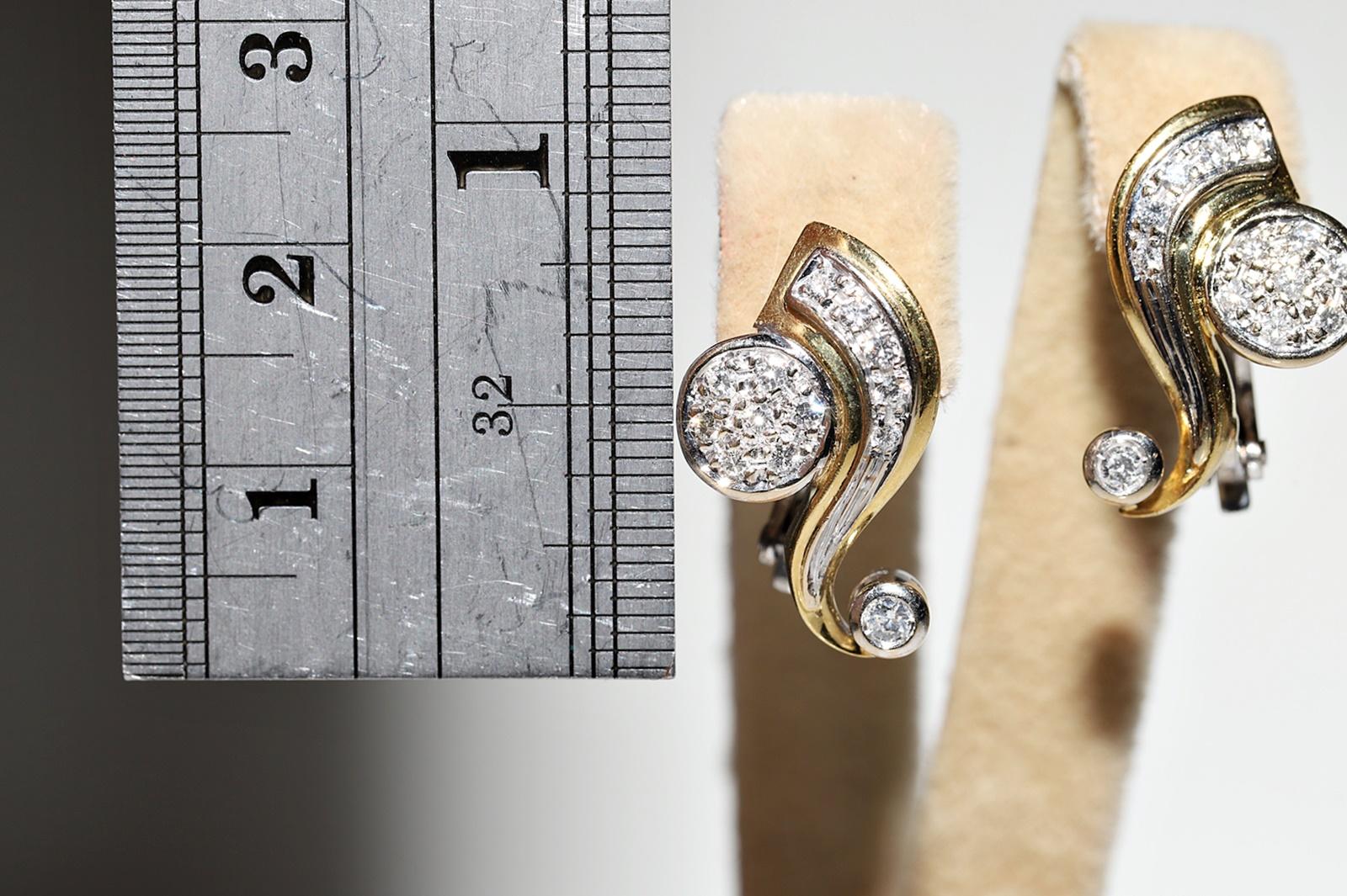 Rétro Vintage Circa 1980 Boucles d'oreilles en or 18k ornées de diamants naturels en vente