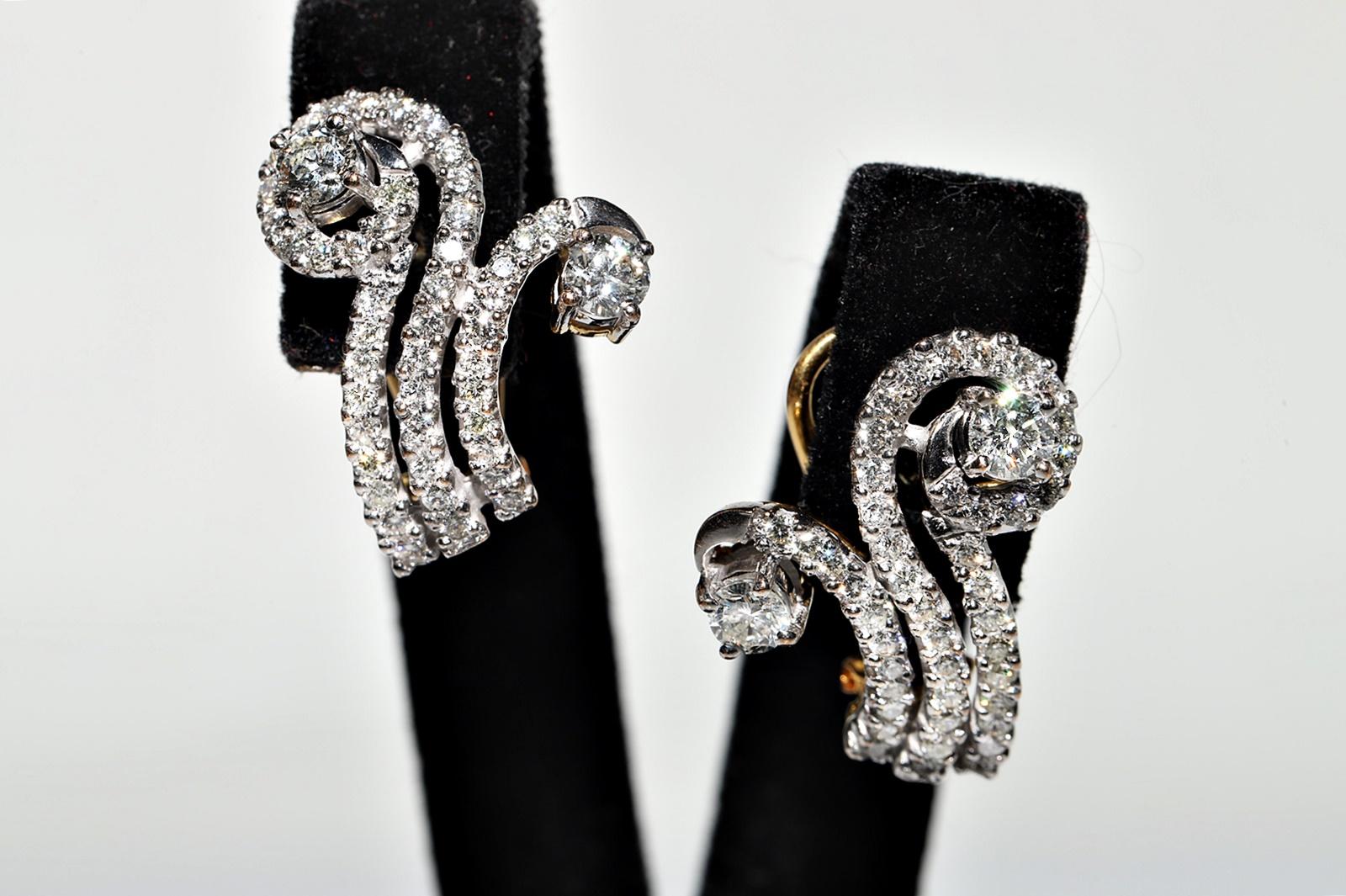 Retro Vintage Circa 1980s 18k Gold Natural Diamond Decorated Earring For Sale