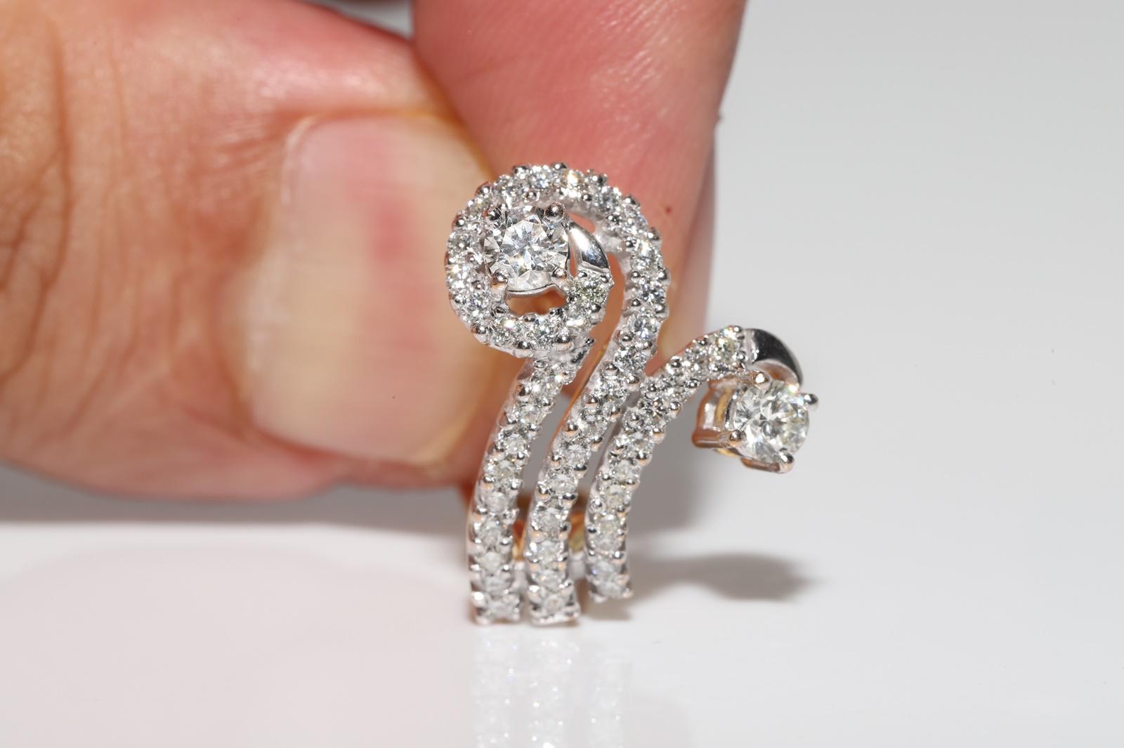Vintage Circa 1980s 18k Gold Natural Diamond Decorated Earring In Good Condition For Sale In Fatih/İstanbul, 34