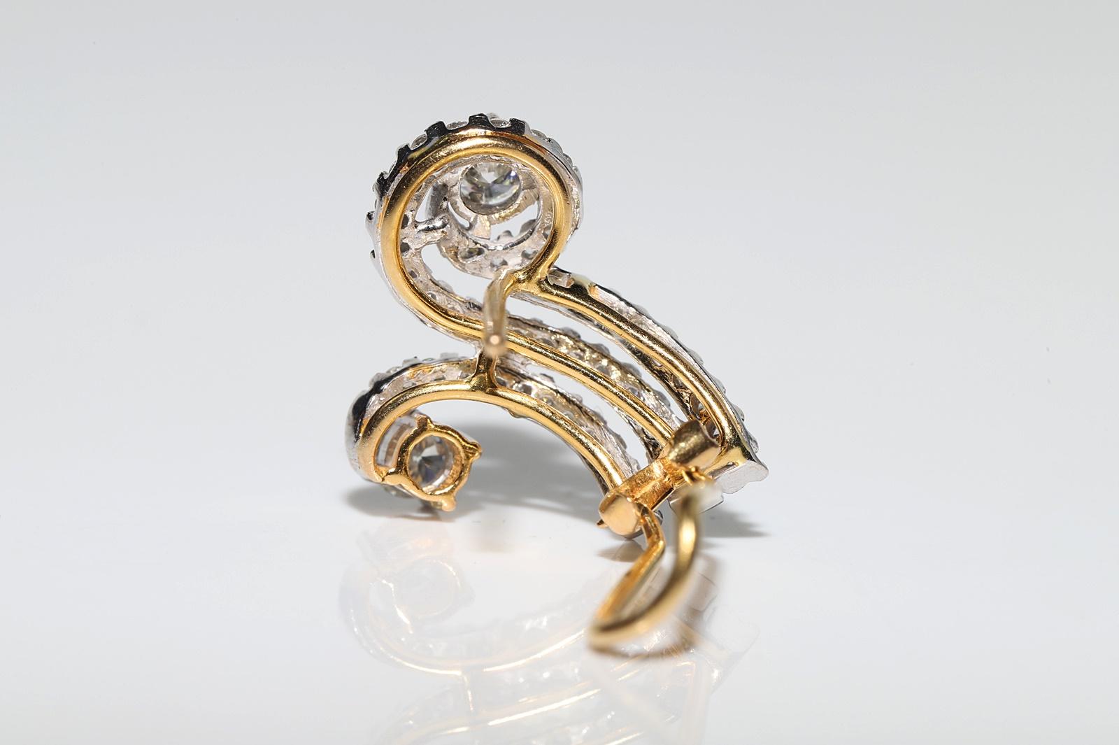 Vintage Circa 1980s 18k Gold Natural Diamond Decorated Earring For Sale 1