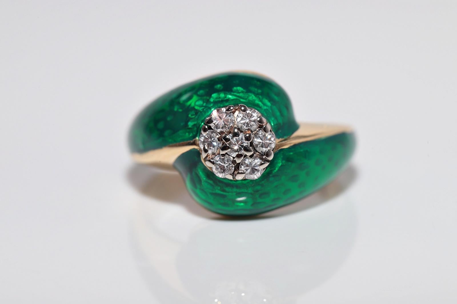 Vintage Circa 1980er Jahre 18k Gold Natürlicher Diamant Dekorierter Emaille-Ring (Brillantschliff) im Angebot