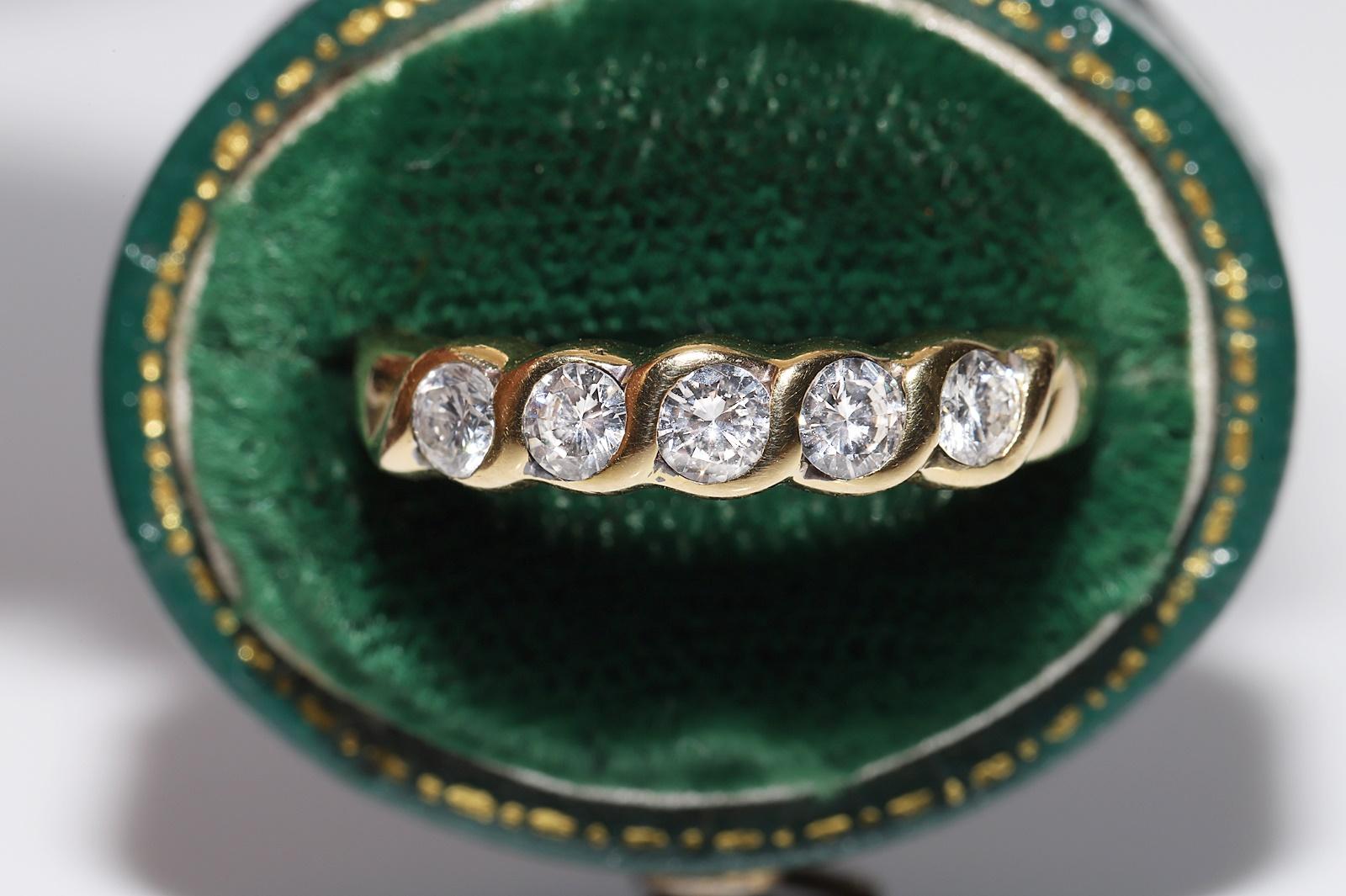
In very good condition.
Total weight is 4.6 grams.
Totally is diamond 0.60 ct.
The diamond is has G color and vvs clarity.
Ring size is US 7
We can make any size.
Box is not included.
Please contact for any questions.