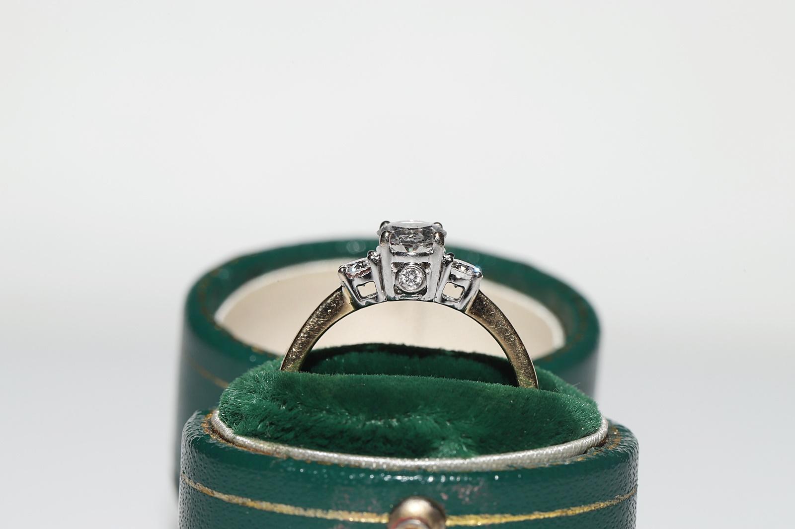 Vintage Circa 1980s 18k Gold Natural Diamond Decorated Engagement Ring  In Good Condition For Sale In Fatih/İstanbul, 34