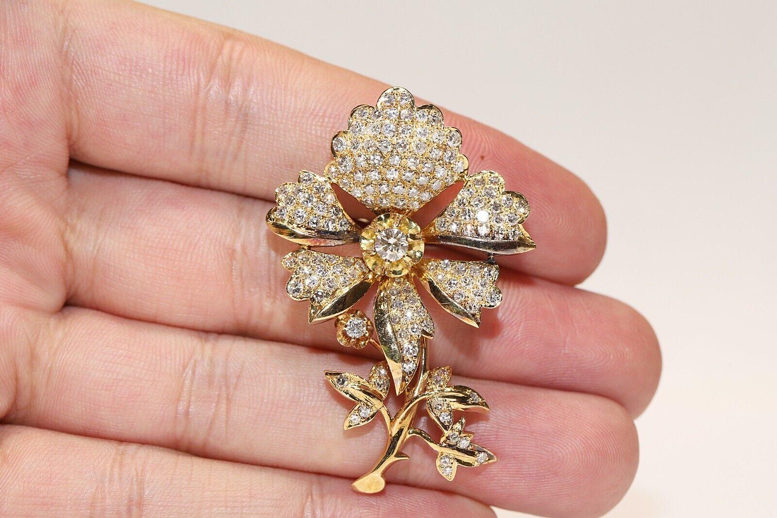 Retro Vintage Circa 1980s 18k Gold Natural Diamond Decorated Flowers Brooch For Sale