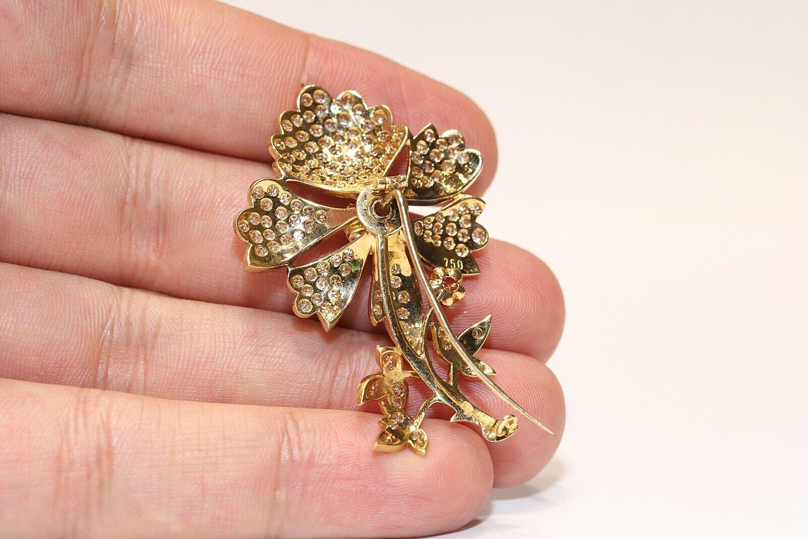 Vintage Circa 1980s 18k Gold Natural Diamond Decorated Flowers Brooch For Sale 2