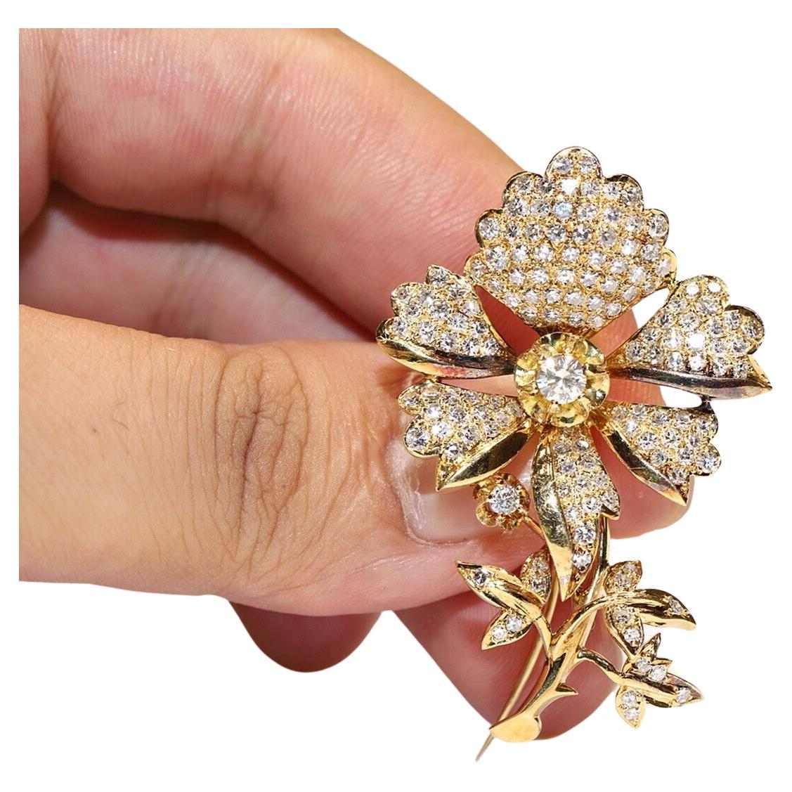 Vintage Circa 1980s 18k Gold Natural Diamond Decorated Flowers Brooch For Sale