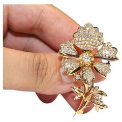 Vintage Circa 1980s 18k Gold Natural Diamond Decorated Flowers Brooch