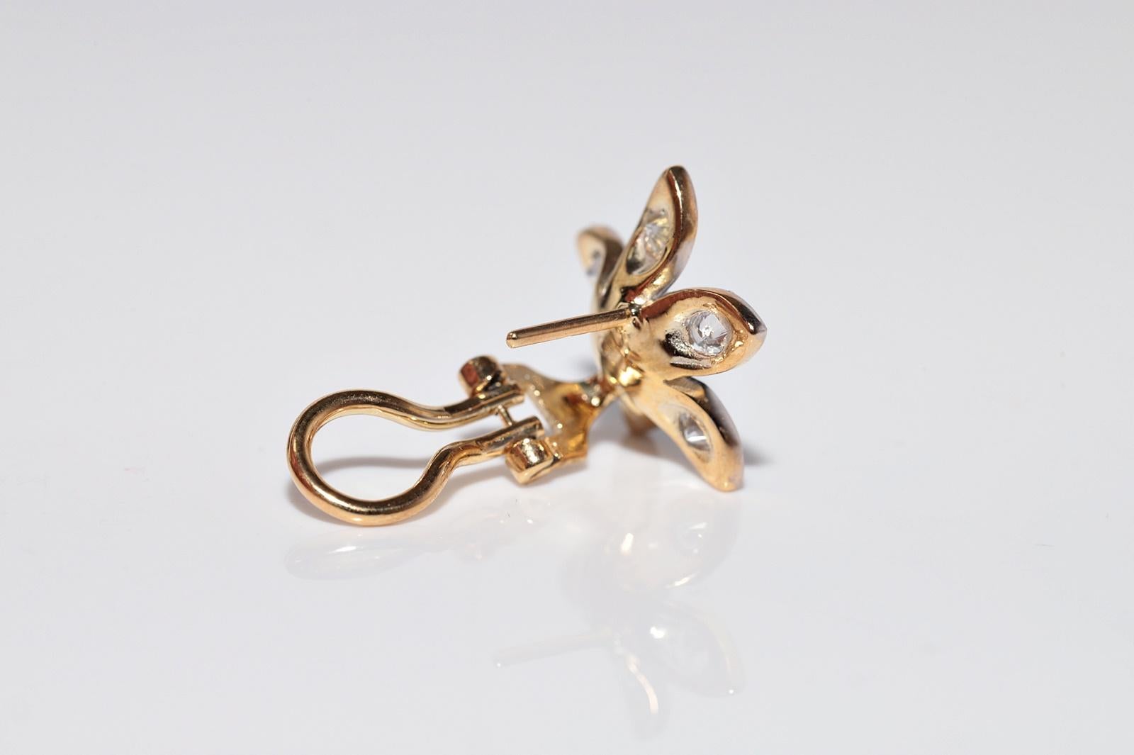 Vintage Circa 1980er Jahre Ohrring aus 18 Karat Gold mit natürlichen Diamanten und verzierten Blumen Damen im Angebot