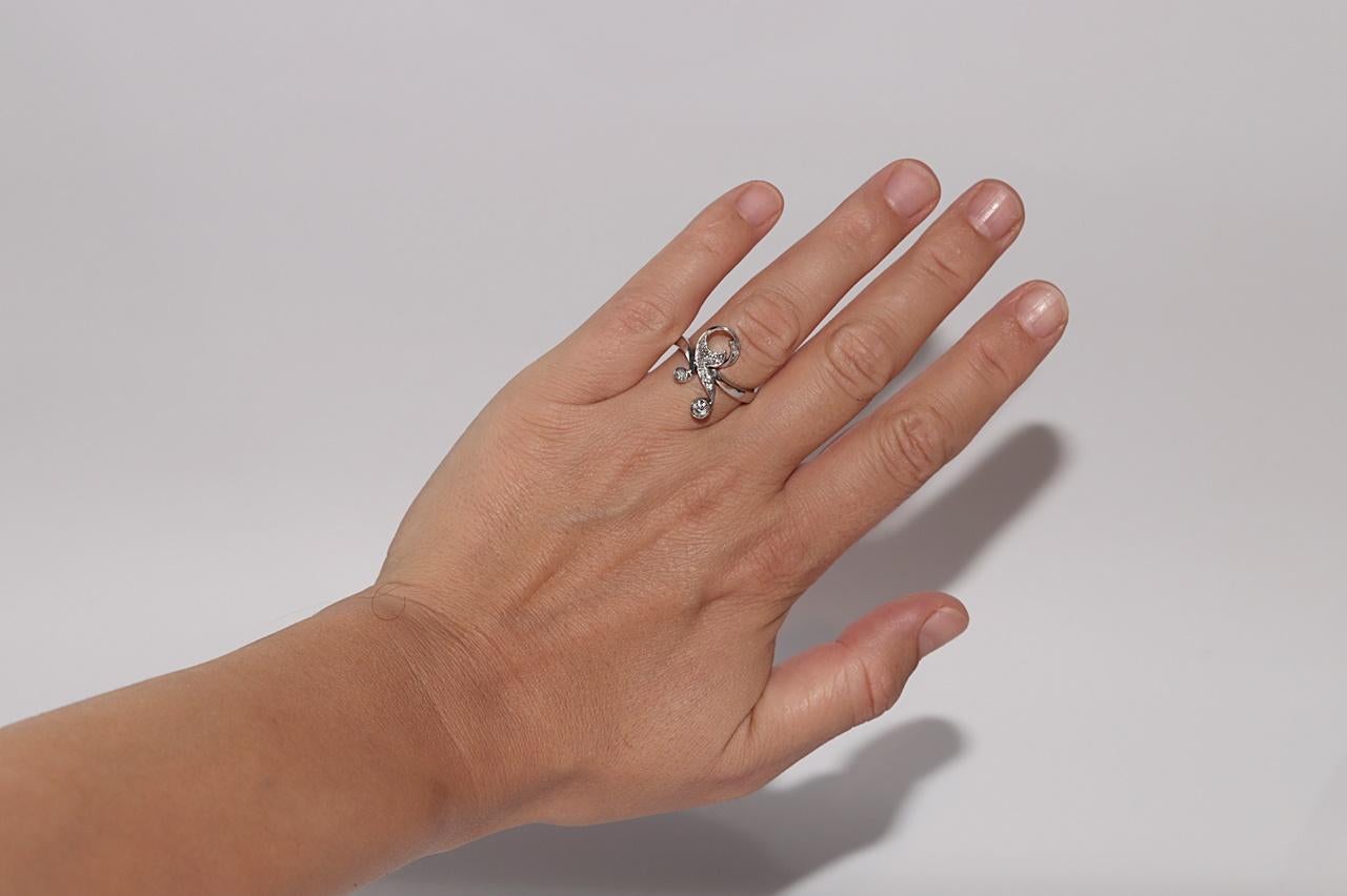 Anello con fiori decorati con diamanti naturali in oro 18k, CIRCA GLI ANNI 80 in vendita 10