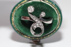 Vintage Circa 1980s 18k Gold Natural Diamond Decorated Flowers Ring