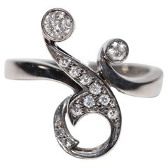 Vintage Circa 1980s 18k Gold Natural Diamond Decorated Flowers Ring