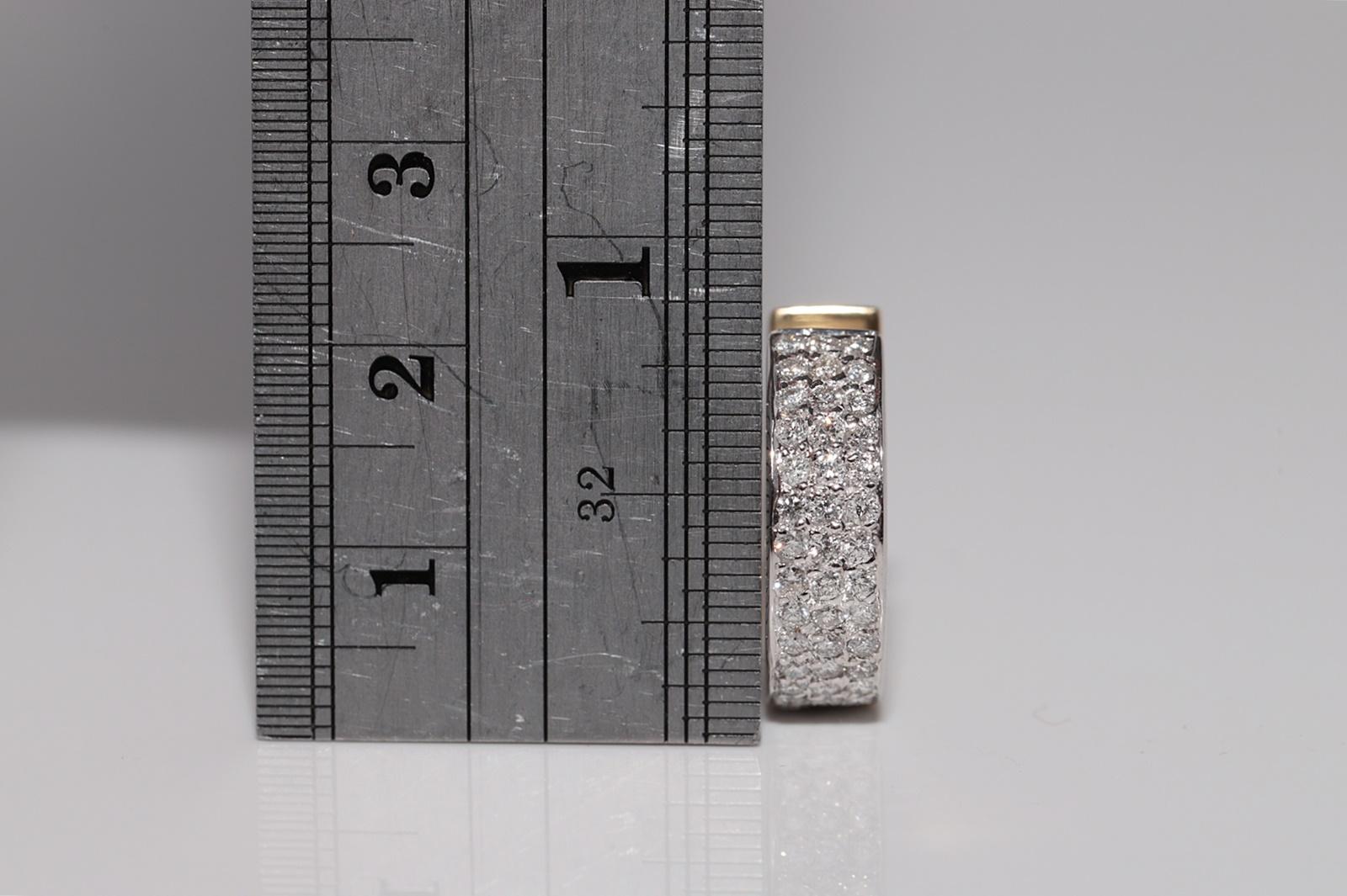 Vintage Circa 1980er Jahre 18k Gold Natürlicher Diamant Dekorierter Creolen-Ohrring im Angebot 11