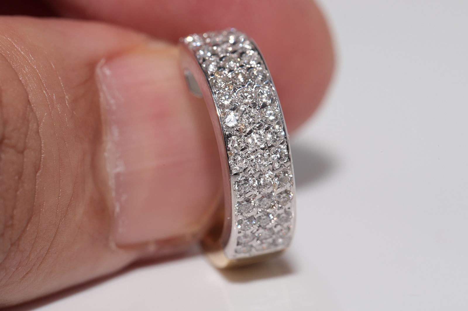 Vintage Circa 1980er Jahre 18k Gold Natürlicher Diamant Dekorierter Creolen-Ohrring im Angebot 14
