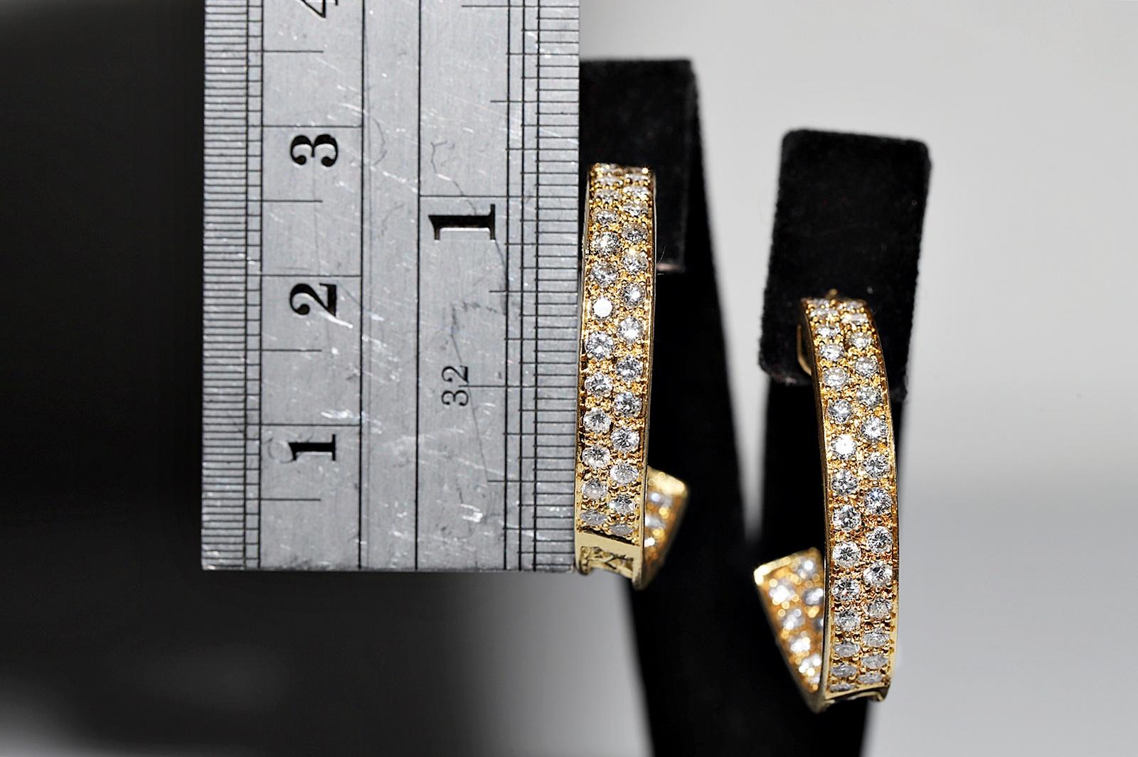 Rétro Vintage Circa 1980 Boucles d'oreilles en or 18k ornées de diamants naturels  en vente