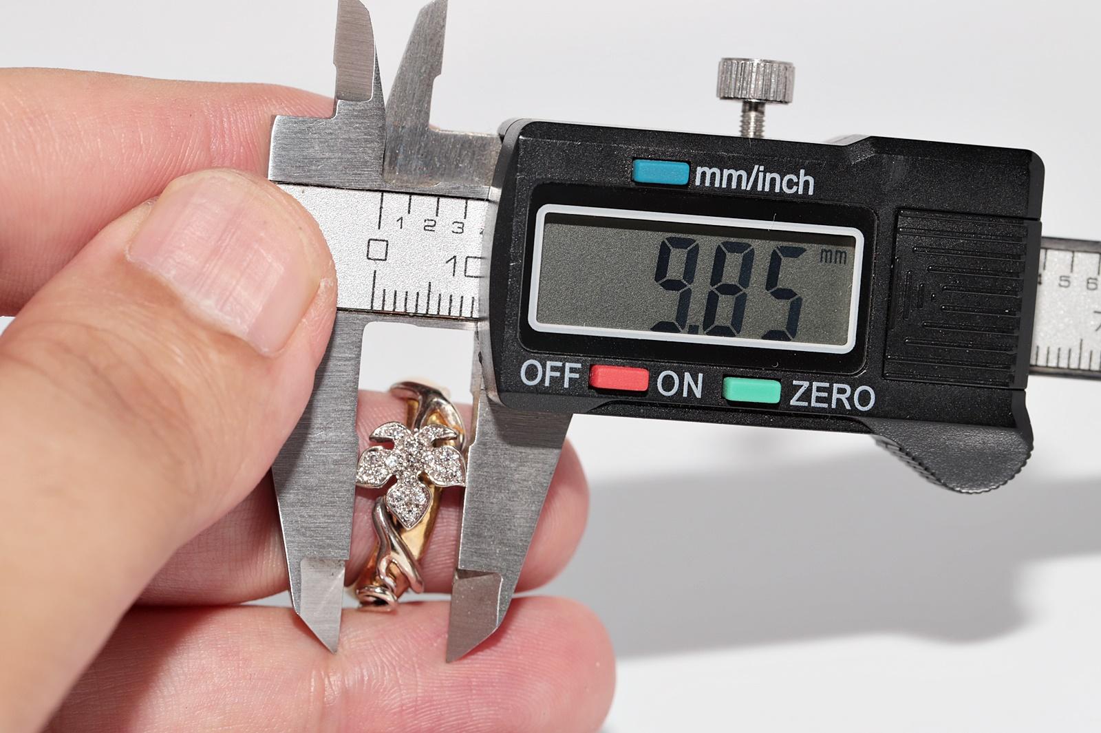 Vintage CIRCA 1980s 18k Gold Natürlicher Diamant Verziertes Blatt Design Ring im Angebot 4