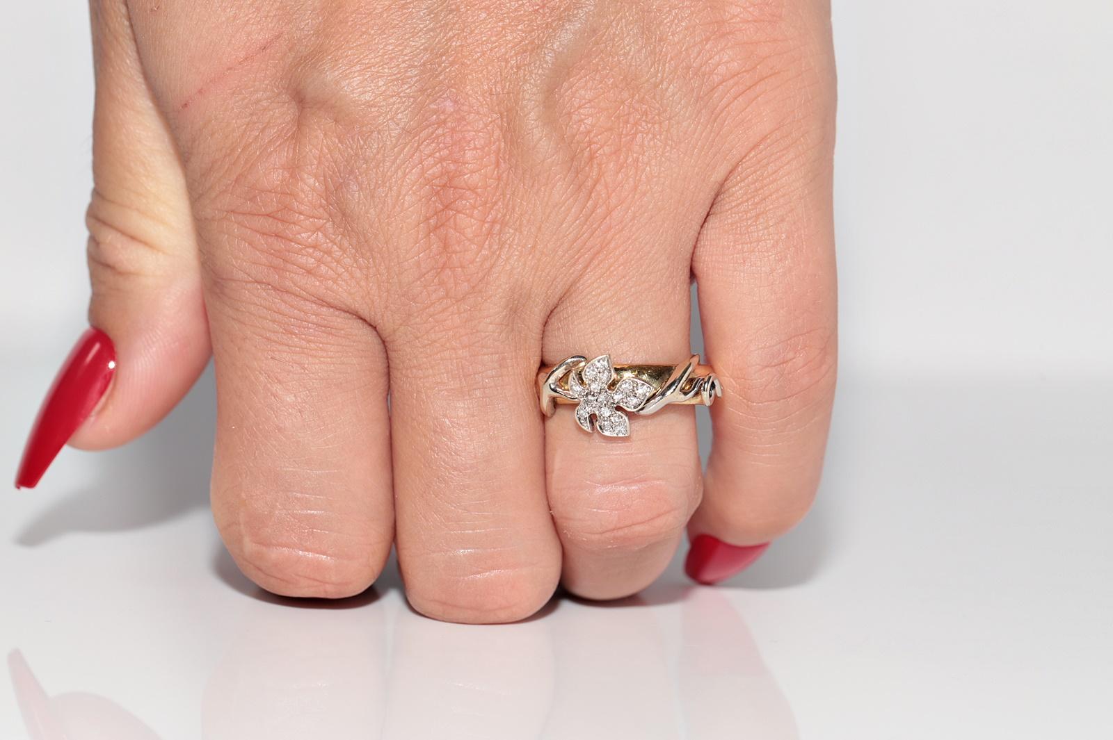 Vintage CIRCA 1980s 18k Gold Natürlicher Diamant Verziertes Blatt Design Ring (Kunsthandwerker*in) im Angebot