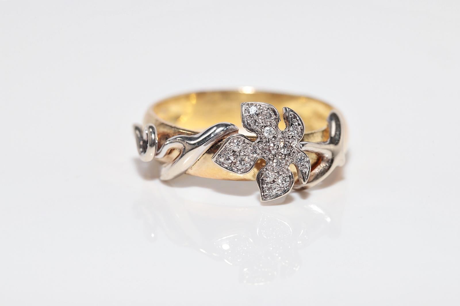 Vintage CIRCA 1980s 18k Gold Natürlicher Diamant Verziertes Blatt Design Ring im Angebot 2