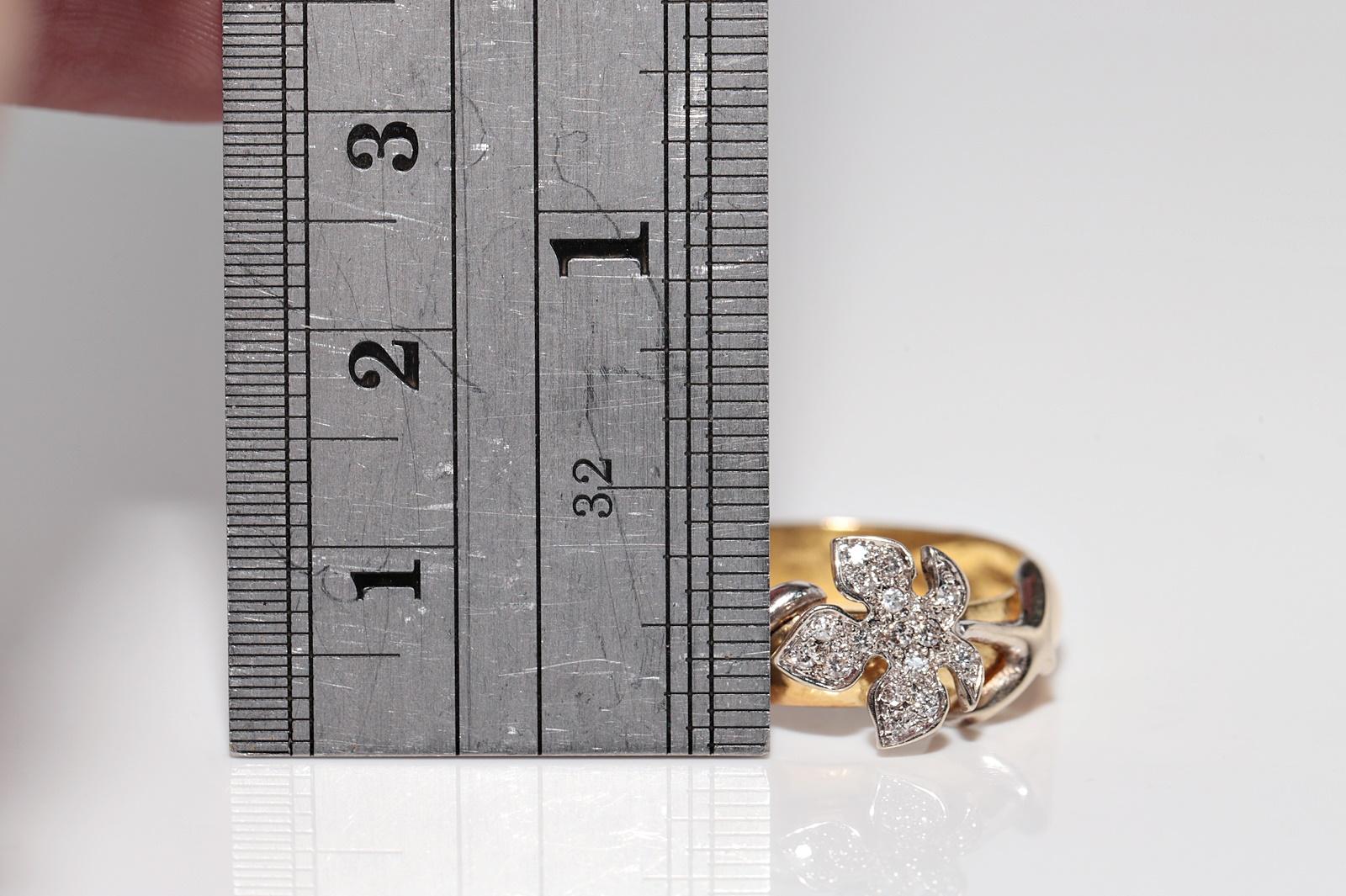 Vintage CIRCA 1980s 18k Gold Natürlicher Diamant Verziertes Blatt Design Ring im Angebot 3