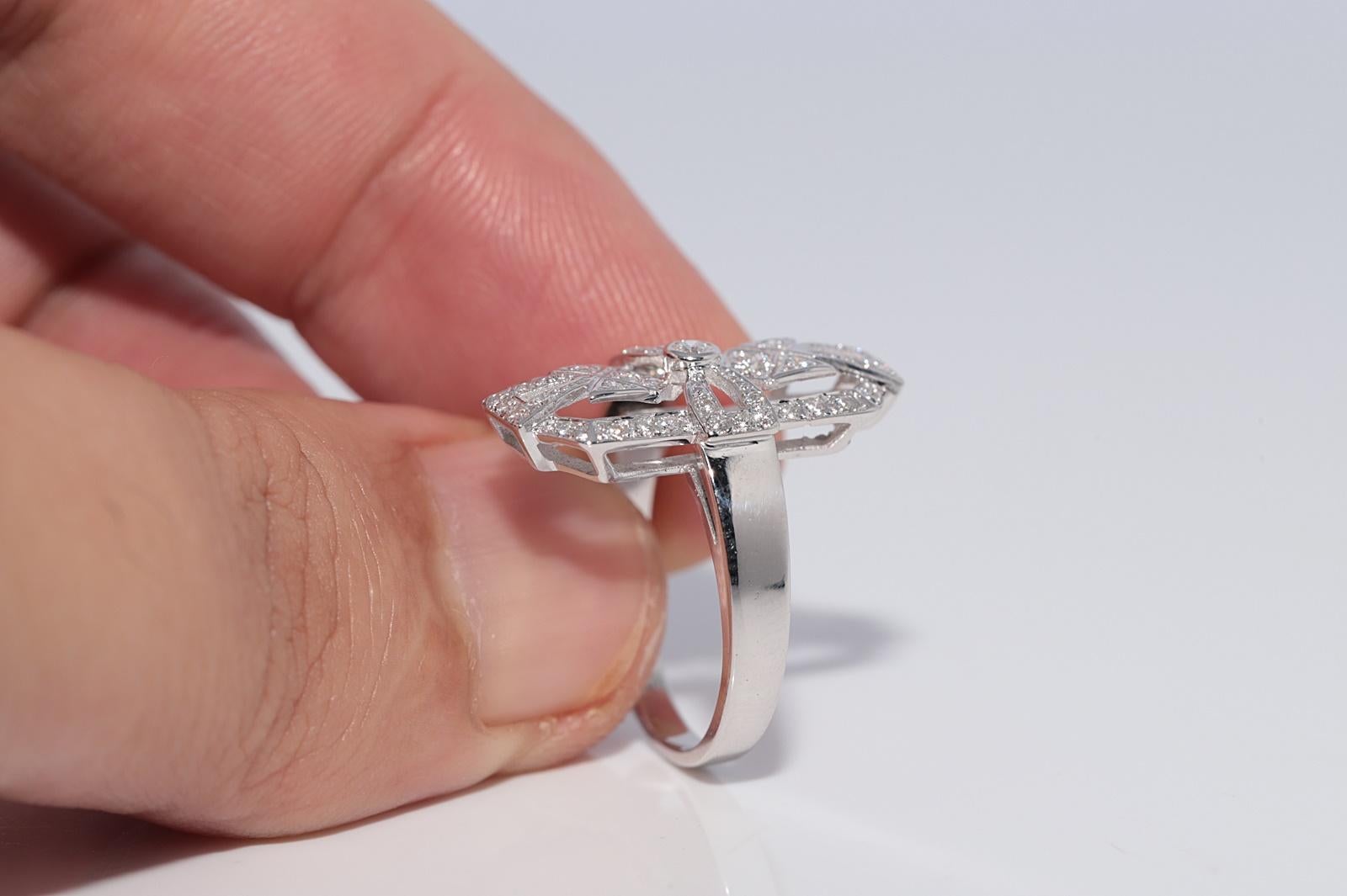 Anello Navette decorato con diamanti naturali in oro 18 carati CIRCA 1980 in vendita 4