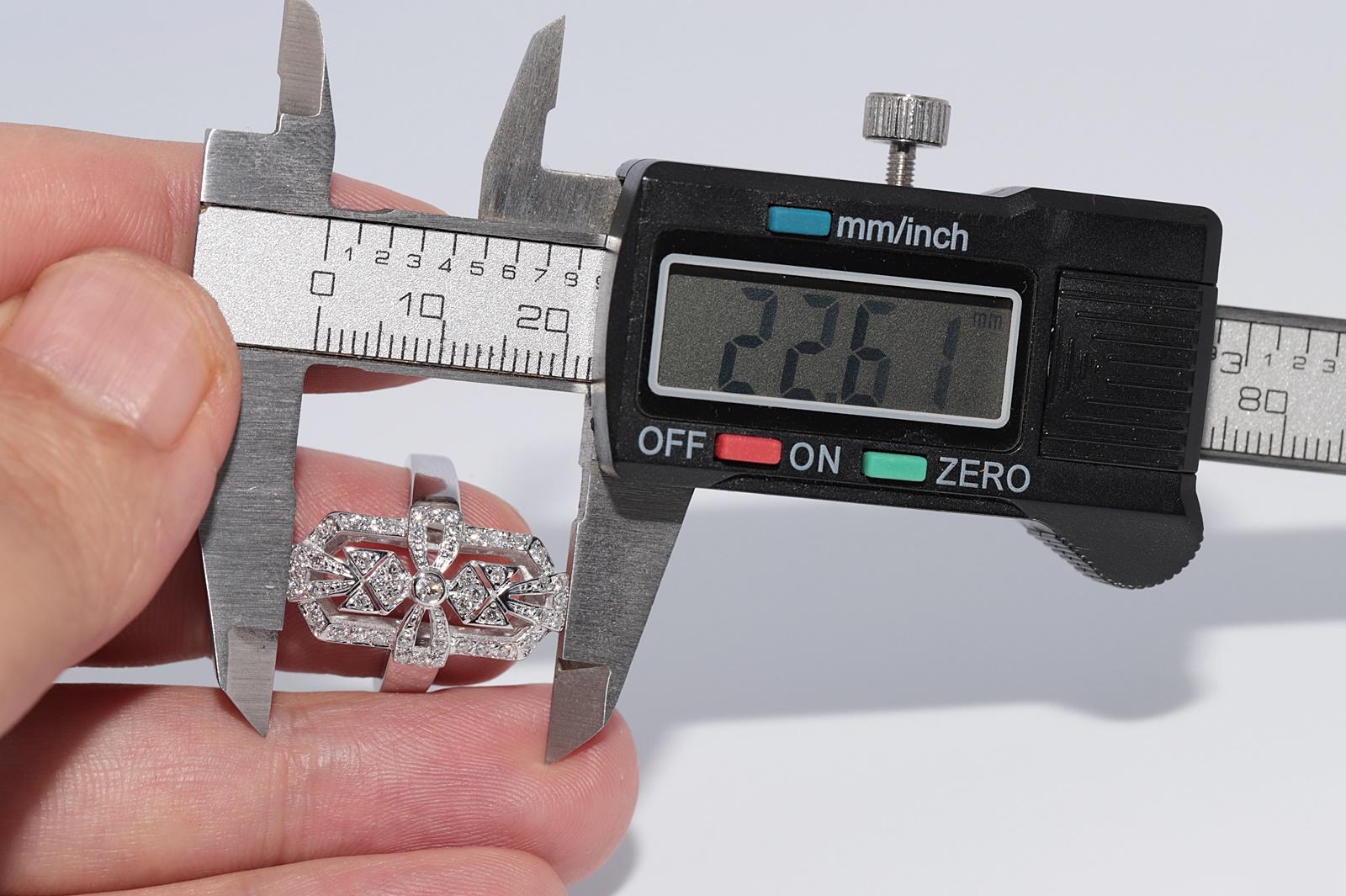 Anello Navette decorato con diamanti naturali in oro 18 carati CIRCA 1980 in vendita 5