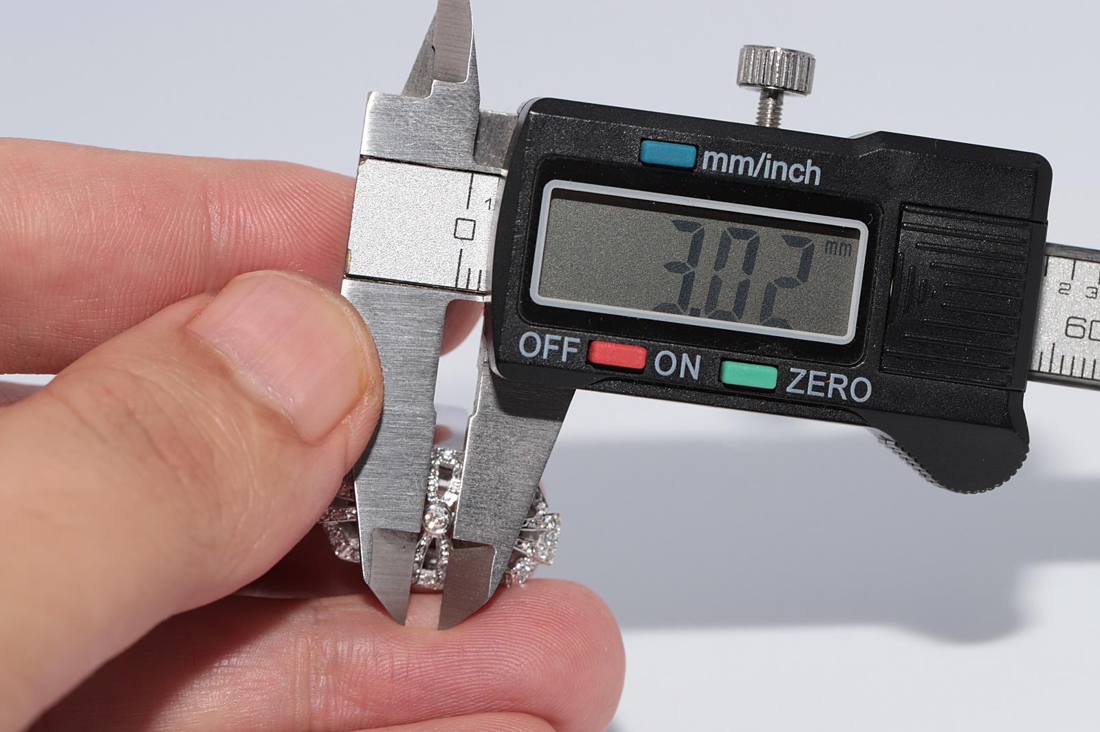 Anello Navette decorato con diamanti naturali in oro 18 carati CIRCA 1980 in vendita 6