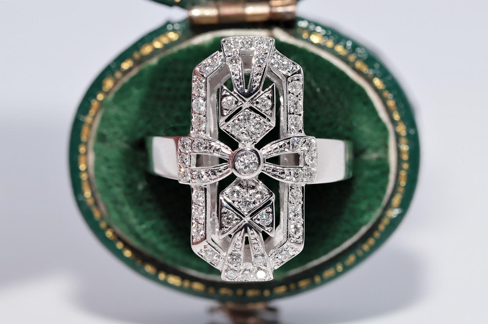 In ottime condizioni.
Il peso totale è di 5.5 grammi.
Totalmente è un diamante da 0,60 ct.
Il diamante ha colore G-H e purezza vvs1-vs1.
La misura dell'anello è US 6.5
Possiamo realizzare qualsiasi dimensione.
La scatola non è inclusa.
Per qualsiasi