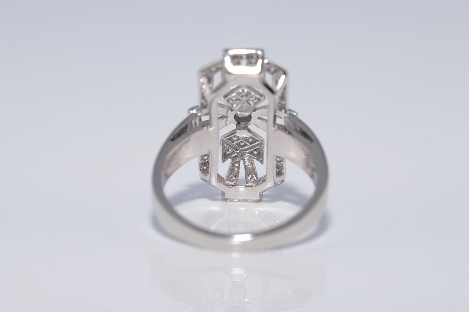 Anello Navette decorato con diamanti naturali in oro 18 carati CIRCA 1980 in vendita 2