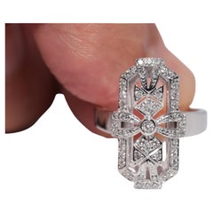 Vintage Circa 1980er Jahre 18k Gold Natürlicher Diamant Dekorierter Navette Ring