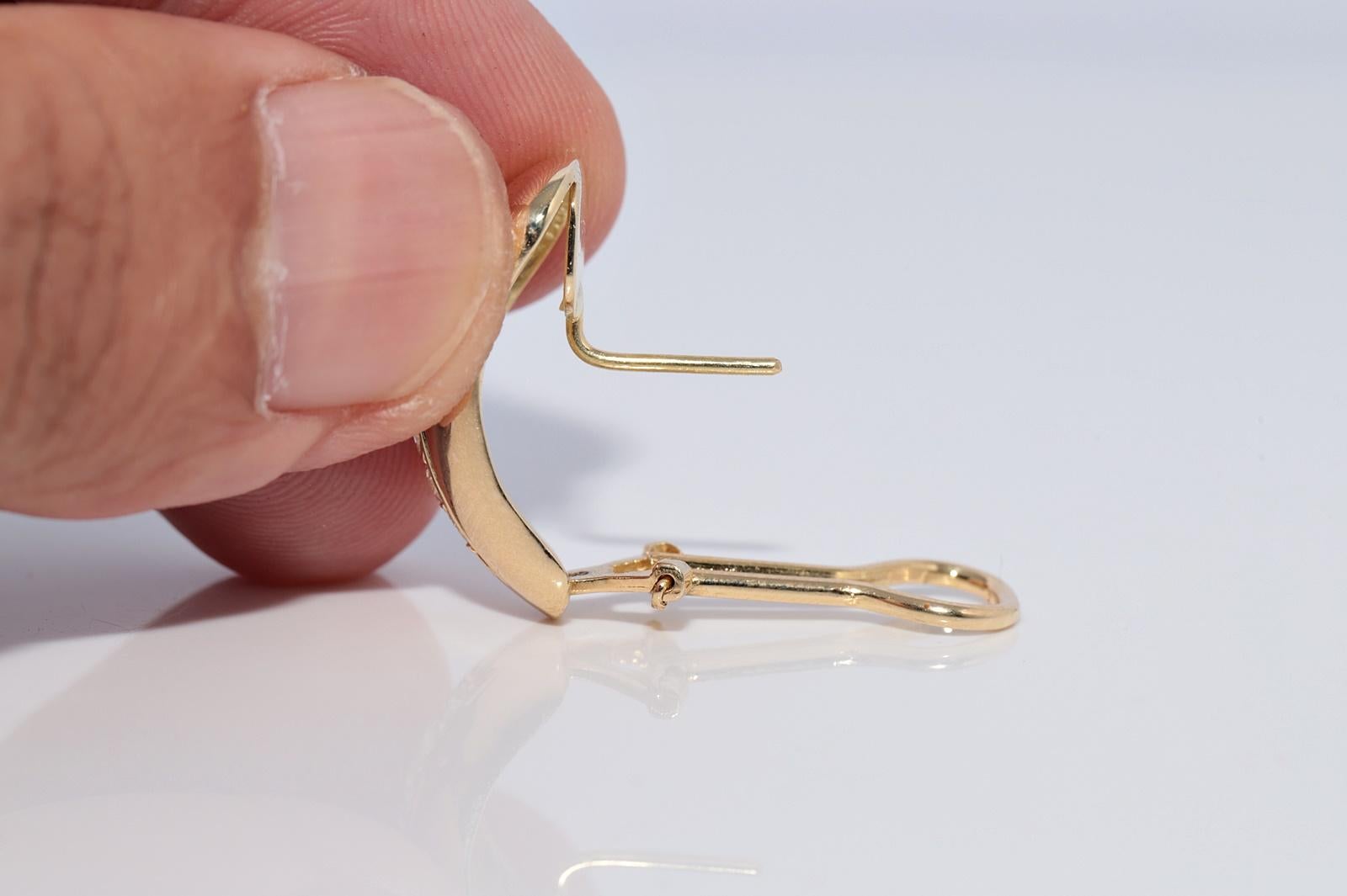 Vintage CIRCA 1980er Jahre 18k Gold natürlichen Diamanten verziert Omega zurück Ohrring im Angebot 4