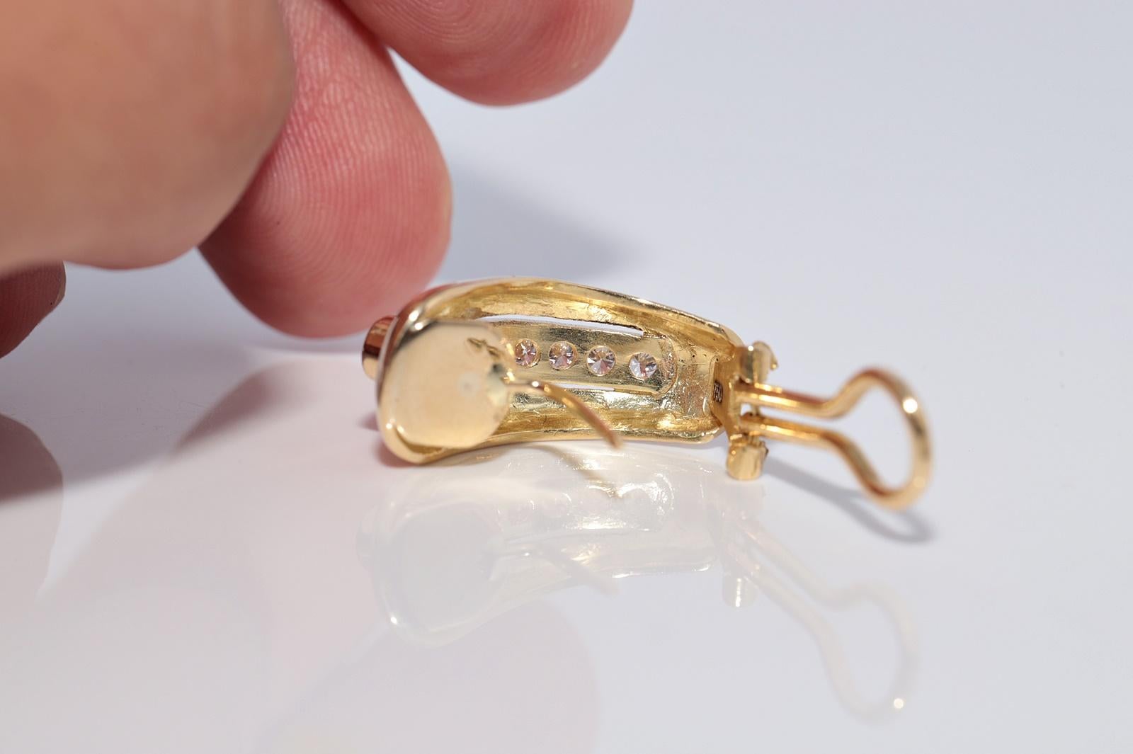 Vintage CIRCA 1980er Jahre 18k Gold natürlichen Diamanten verziert Omega zurück Ohrring im Angebot 5