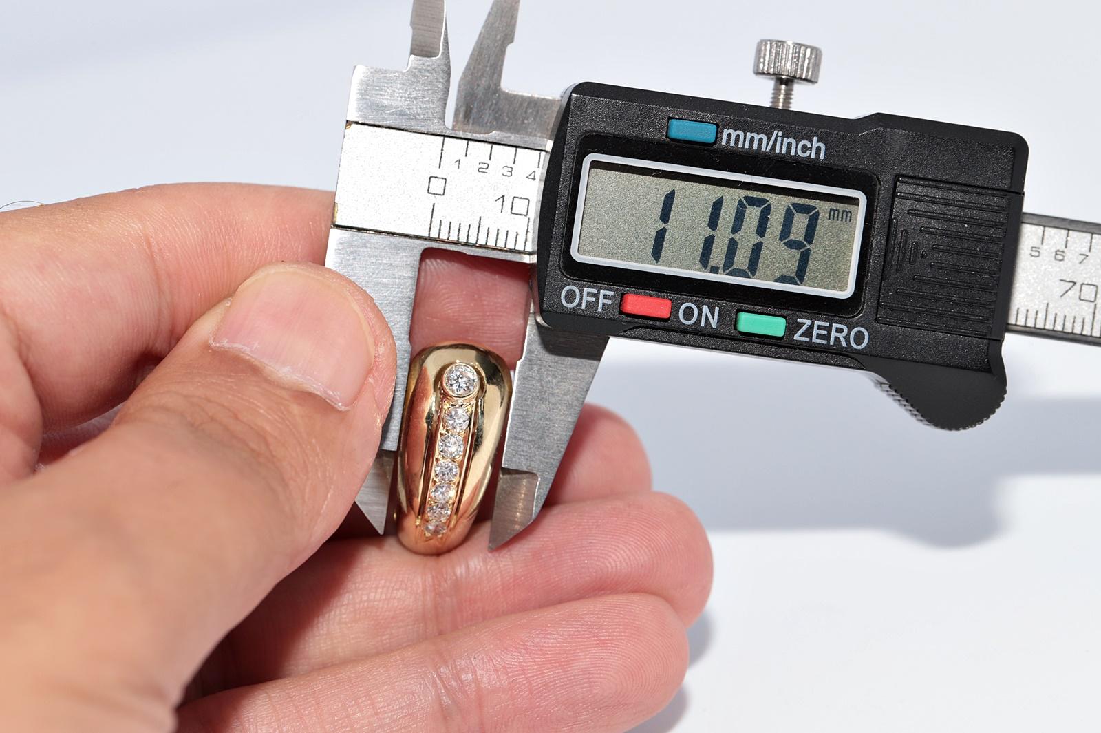 Vintage CIRCA 1980er Jahre 18k Gold natürlichen Diamanten verziert Omega zurück Ohrring im Angebot 7